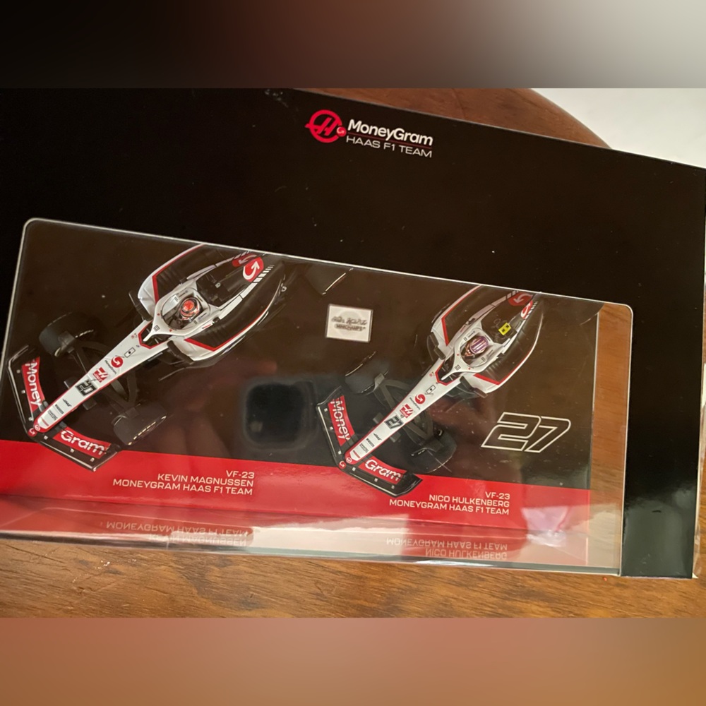 MoneyGram Haas F1 Miniracers 1:43 scale